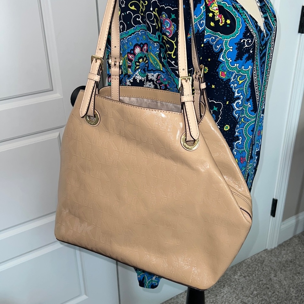 Michael Kors  bag. **FREE SHIPPING**